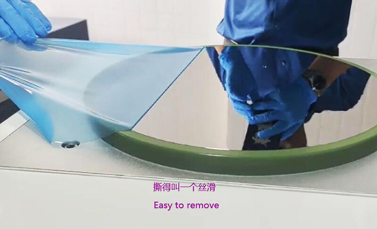 Dispositivo per la rimozione della pellicola protettiva per la molatura del retro dei wafer